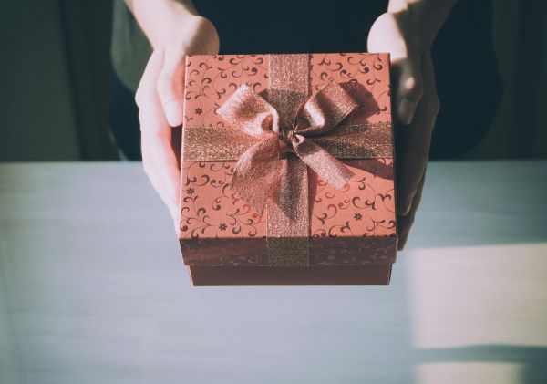 Idées de cadeaux pratiques pour un papa nageur passionné