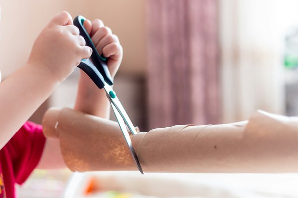 Comment associer des bijoux en nacre avec des tenues de soirée pour un effet lumineux?